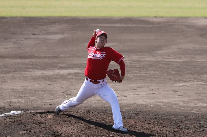 ▲ 코칭스태프의 주문대로 공격적인 승부를 펼치며 3이닝 무실점의 강한 인상을 남긴 송영진 ⓒSSG랜더스