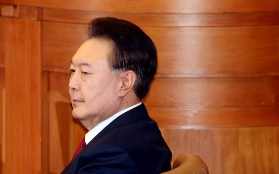 윤석열 대통령이 지난달 20일 서울 종로구 헌법재판소에서 열린 본인의 탄핵심판 10차 변론에 출석해 있다. 〈사진=공동취재단〉