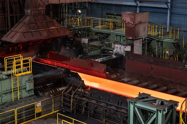 고망간강 생산공정 모습. /사진=포스코