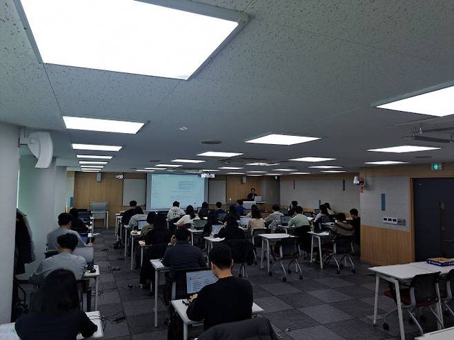 보험연수원이 진행한 ‘AI핵심역량 아카데미’.(사진=보험연수원)