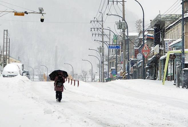 폭설이 내리고 그친 3일 강원 태백시에 많은 눈이 내려 쌓여 있다. 태백시 제공