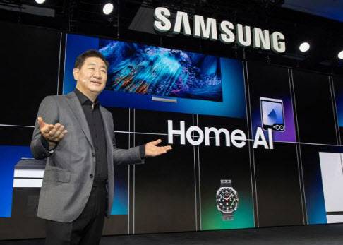 삼성전자 한종희 대표이사 부회장이 지난 1월 6일(현지시간) 진행된 'CES 2025 삼성 프레스 콘퍼런스' 행사에서 기조연설을 하고 있다.(사진=삼성전자)