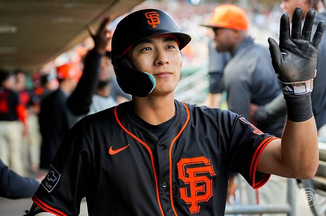 ▲ 7일(한국시간) 미국 애리조나 글렌데일 스코츠데일 스타디움에서 열린 2025 메이저리그 시범경기 시카고 화이트삭스와 경기에 3번 타자 중견수로 선발 출전한 이정후는 2점 홈런을 기록했다. 이정후는 3타수 1안타 2타점으로 경기를 친 이정후의 타율은 0.412에서 0.400로 조금 떨어졌다. 지난 2일 LA다저스전 이후 4경기 연속 안타다. ⓒ샌프란시스코 SNS