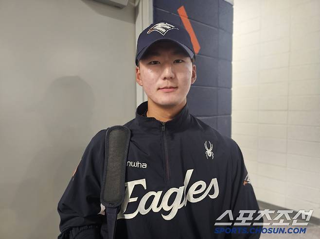 한화 이글스 이민재가 6일 연습경기 후 인터뷰를 하고 있다. 대전=이종서 기자