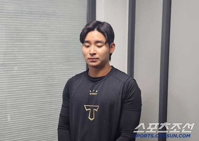취재진을 만나 사과의 뜻을 전항 홍종표. 부산=이종서 기자