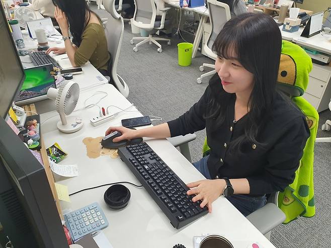 김민지 대리가 회계 업무를 보고 있다. 윤현주 기자