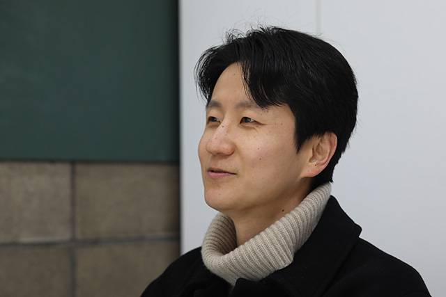 ▲<틀릴 결심>을 쓴 오후 작가. ⓒ프레시안