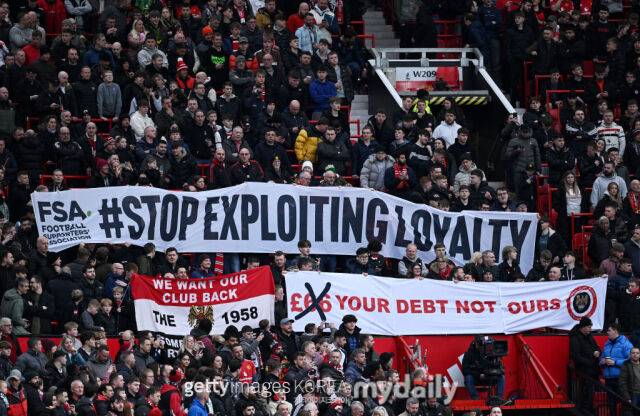 맨유는 재정적자를 탈피하기위해서 티켓값을 인상하는 등 발버둥치지만 팬들은 이를 비난하고 있다./게티이미지코리아