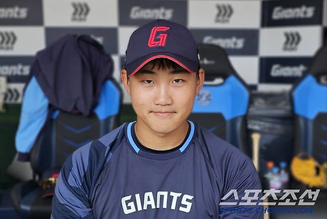 롯데 자이언츠 1라운드 신인 김태현이 인터뷰를 하고 있다. 부산=권인하 기자