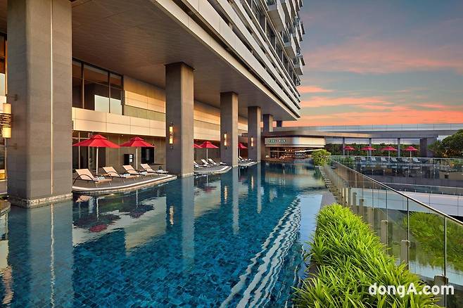 풀만 하이퐁 그랜드 호텔의 수영장. 사진=아코르