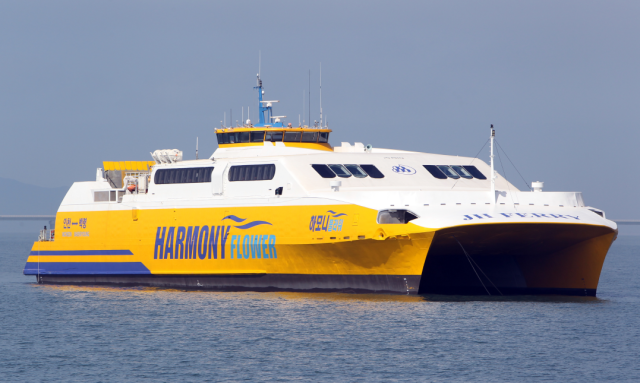 인천과 백령항로를 오간 하모니플라워호 모습. 하모니플라워호는 선령제산으로 2023년 3월 운항을 중단했다. 사진제공=인천시