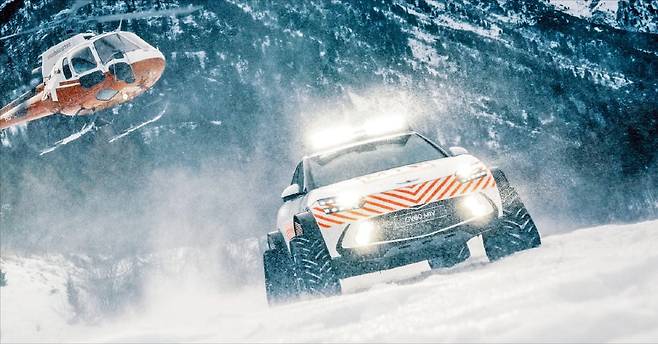 제네시스가 험지에서도 운행이 가능한 다목적 콘셉트카 공개하고 주행 및 안전 기술 역량을 글로벌 시장에 선보였다. 제네시스 제공