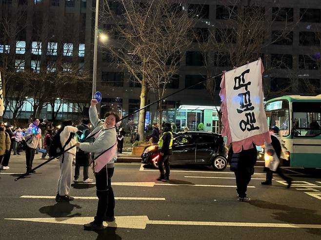 엑스(X·옛 트위터)에서 ‘향연’으로 활동하며 남태령 시위를 알린 김후주씨. 본인 제공