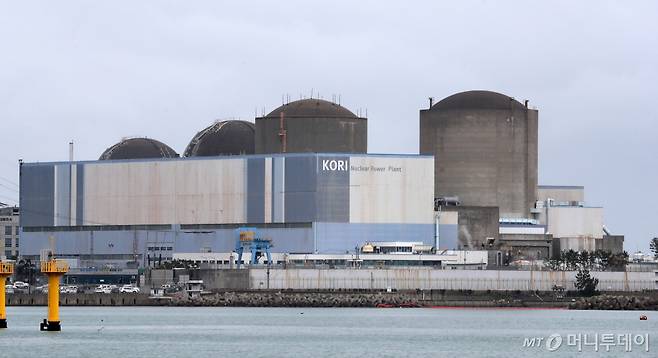 고리원자력발전소 1호기(오른쪽). 사진 오른쪽부터 고리1, 2, 3, 4호기. /사진=뉴스1 /사진=(부산=뉴스1) 윤일지 기자
