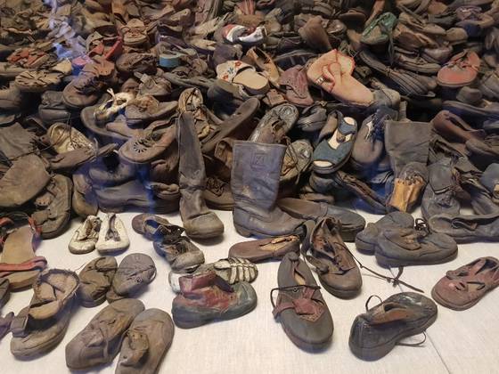 폴란드 아우슈비츠 수용소에서 학살된 유대인들이 남긴 신발들. 수용소는 보관 중인 신발 10만 켤레 중 2만 켤레를 전시하고 있다. 백성호 기자
