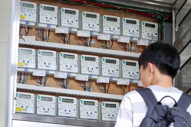 서울의 한 다세대주택 전기 계량기 모습. /뉴스1