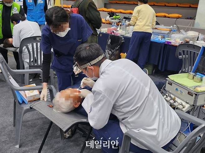 경기도 포천시 가산면 가산체육문화센터 내에서 운영된 농촌 왕진버스. ⓒ데일리안 김소희 기자