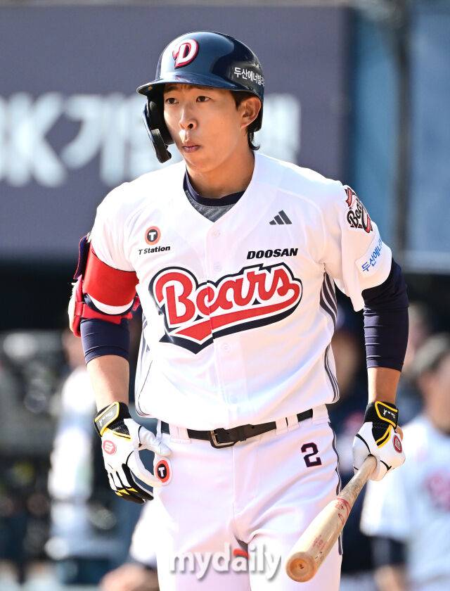 2025년 3월 14일 오후 서울 잠실야구장에서 2025 신한 SOL뱅크 KBO 리그 시범경기 KIA 타이거즈와 두산 베어스의 경기가 열렸다. 두산 김민석이 9회말 1사 1루에서 대타로 출전하고 있다./마이데일리