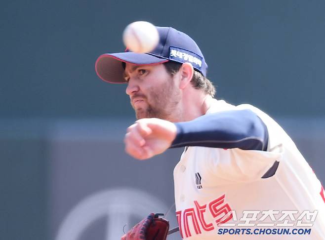 9일 부산 사직야구장에서 열린 KBO리그 시범경기 롯데와 KIA의 경기. 선발 투구하고 있는 롯데 반즈. 부산=송정헌 기자songs@sportschosun.com/2025.03.09/