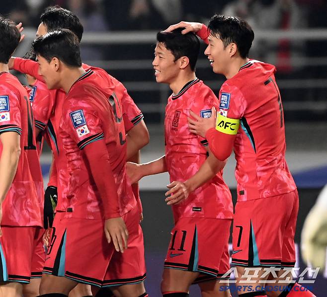 20일 고양종합운동장에서 열린 대한민국과 오만의 2026 북중미 월드컵 아시아지역 3차 예선, 황희찬이 선제골을 터뜨리고 기쁨을 나누고 있다. 고양=허상욱 기자wook@sportschosun.com/2025.03.20/