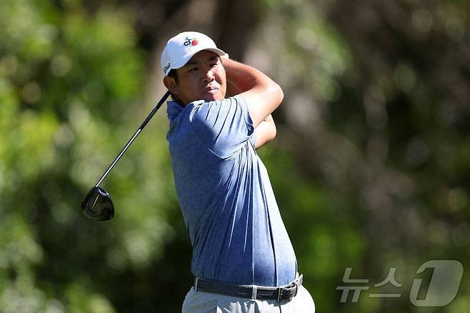 안병훈(34)이 22일(한국시간) 열린 PGA투어 발스파 챔피언십 2라운드에서 샷을 날리고 있다. ⓒ AFP=뉴스1