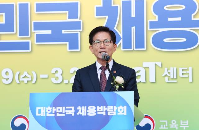 ▲김문수 고용노동부 장관이 19일 서울 서초구 aT센터에서 열린 2025 대한민국 채용박람회 개막식에 참석해 박람회 개회 선언을 하고 있다. ⓒ연합뉴스