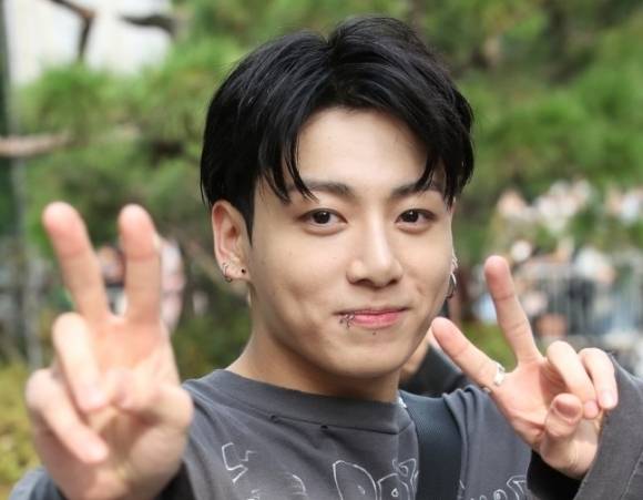 그룹 방탄소년단(BTS) 정국이 서울 여의도 KBS 신관에서 진행된 ‘뮤직뱅크’ 리허설에 참석하고 있다. 2023.10.13 뉴스1