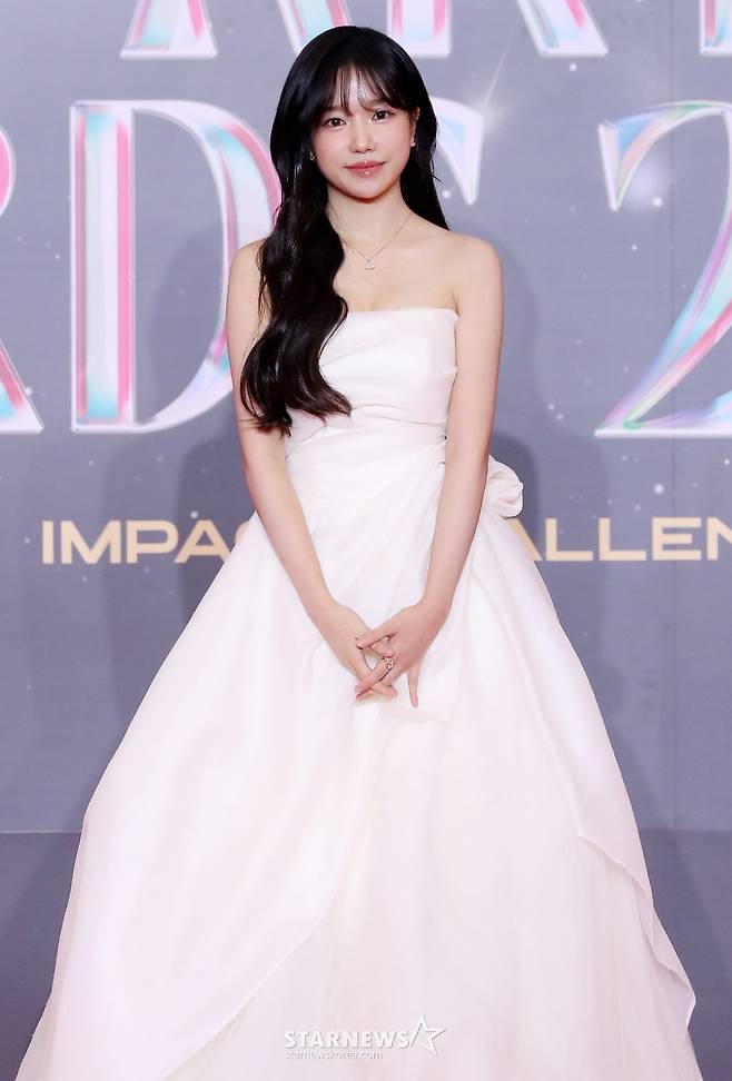 배우 조유리가 27일 오후 태국 방콕 임팩트 챌린저 홀 1-2(IMPACT Challenger Hall 1-2)에서 진행된 '제 9회 아시아 아티스트 어워즈'(The 9th Asia Artist Awards, 이하 'AAA 2024')' 레드카펫 행사에 참석해 포즈를 취하고 있다. 2024.12.27 /사진=김창현 chmt@