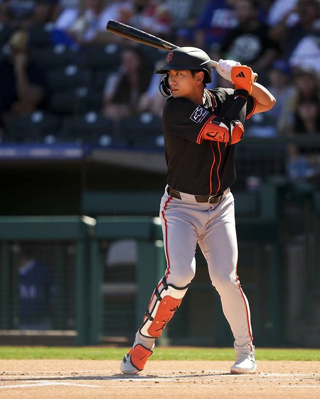 샌프란시스코 자이언츠 이정후가 2025 미국 메이저리그 시범경기에 출전해 타격하고 있다. AP 연합뉴스