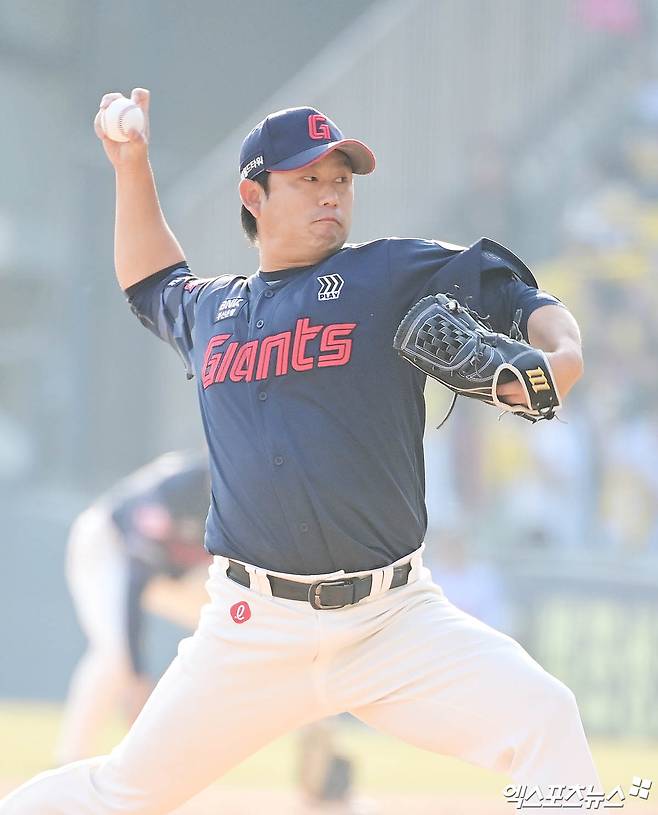 롯데 투수 김상수는 22일 잠실구장에서 열린 '2025 신한 SOL Bank KBO 리그' LG와 개막전에서 구원 등판했다. 1이닝 3실점으로 흔들리며 제 기량을 보여주지 못했다.엑스포츠뉴스 DB