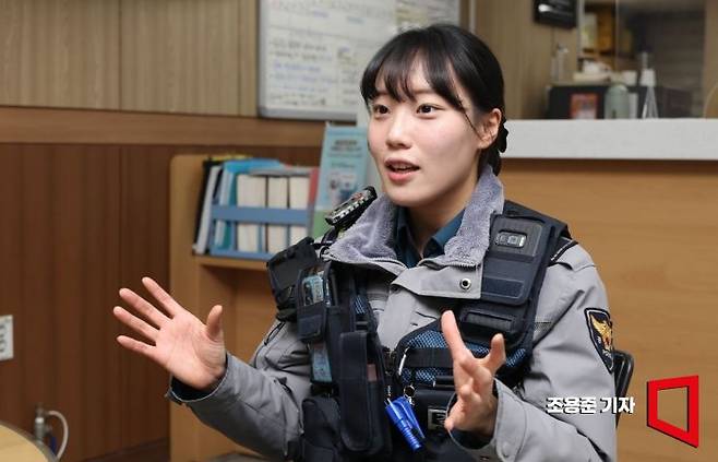 금천파출소 이다영 순경이 사무실에서 아시아경제와 인터뷰 하고 있다. 조용준 기자