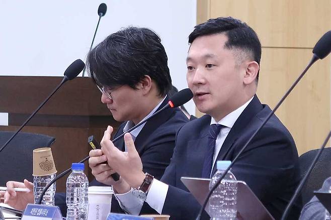 글로벌 거래소 이해상충 주요 쟁점을 발표한 권오훈 변호사 / 출처=IT동아