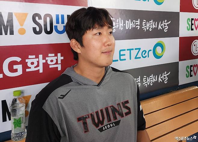 LG 투수 손주영은 23일 잠실구장에서 열린 '2025 신한 SOL Bank KBO 리그' 롯데와 정규시즌 2차전에서 선발 등판했다. 7이닝 무실점 퀄리티스타트 플러스를 기록하며 팀 승리에 힘을 보탰다. 동시에 시즌 첫 승을 거뒀다. 잠실, 박정현 기자