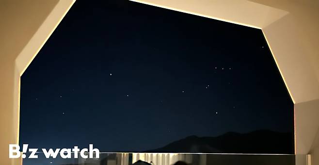 켄싱턴호텔 평창 그랜드 스위트에서 보이는 별. / 사진=정혜인 기자 hij@