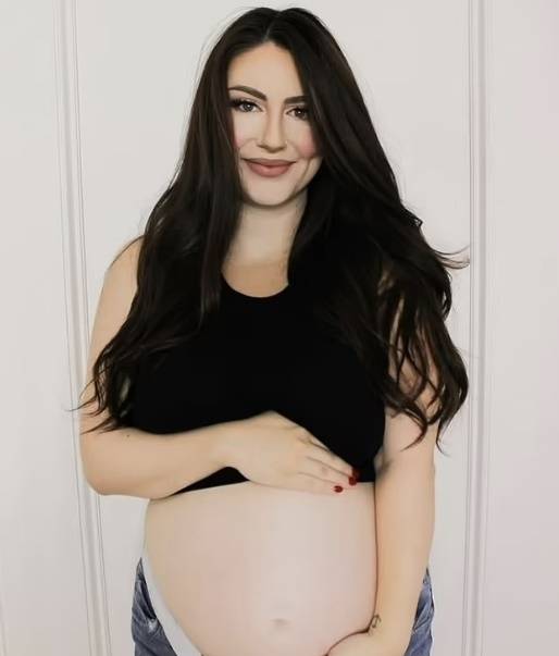 미국의 한 20대 여성이 임신 2주 후 또 아이를 임신했다. 테일러 헨더슨 SNS 캡처