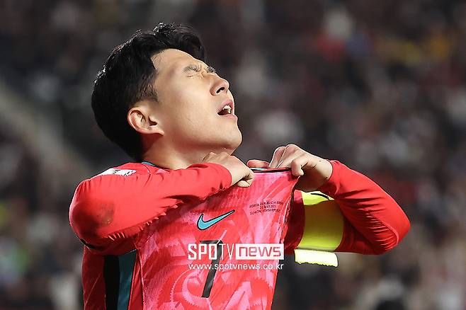 ▲ 2026 FIFA 북중미 월드컵 아시아 3차 예선 대한민국과 요르단의 경기가 25일 오후 수원월드컵경기장에서 열렸다. 손흥민이 아쉬워하고 있다. ⓒ곽혜미 기자