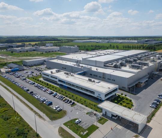 솔루스첨단소재의 헝가리 전지박 공장. 솔루스첨단소재 제공.