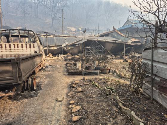 전날 산불이 번진 경북 청송군 파천면 송강2리 마을. 최종권 기자