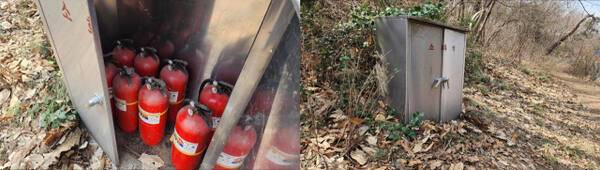 의왕시 내손동의 모락산 등산로 입구에 있는 소화기함에 제조년월이 10년이 훌쩍 넘은 소화기가 방치돼 있다. 한준호기자