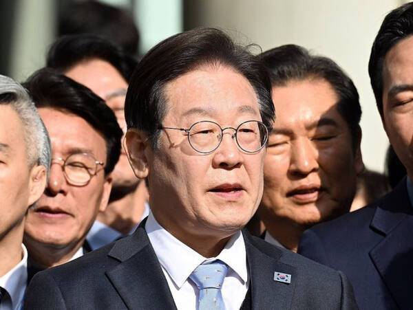 이재명 더불어민주당 대표가 26일 서울고등법원에서 열린 공직선거법 위반 사건 항소심에서 무죄를 선고받은 뒤 입장을 밝히고 있다. 연합뉴스