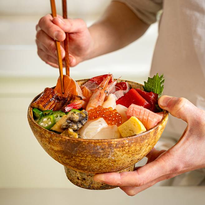 한국과 일본의 회덮밥은 재료를 썬 방식과 구성 등에서 완전히 다른 음식이다. 사진은 오타이의 클래식카이센동. /사진=오타이