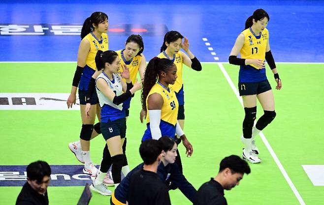 현대건설, 플레이오프 1차전 패배. 한국배구연맹