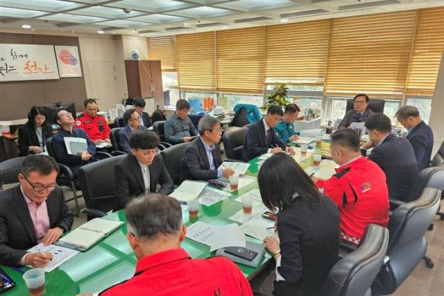 ▲ 충남 천안시가 산불대응 긴급 대책회의를 갖고 있다 ⓒ천안시