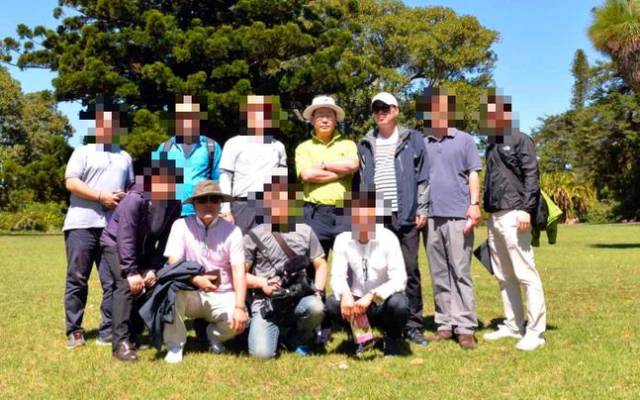 2015년 성남시의 뉴질랜드·호주 출장 당시 시장이었던 이재명(두번째줄 가운데) 더불어민주당 대표, 성남도시개발공사의 유동규(〃 왼쪽 다섯번째) 기획본부장, 김문기(첫번째줄 왼쪽 두번째) 개발사업1처장. 사진 = 이기인 개혁신당 최고위원