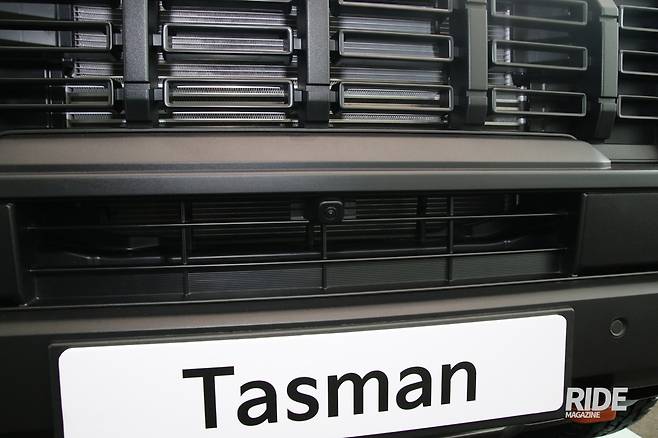 차량 바로 앞 노면 상황을 보여주는 카메라