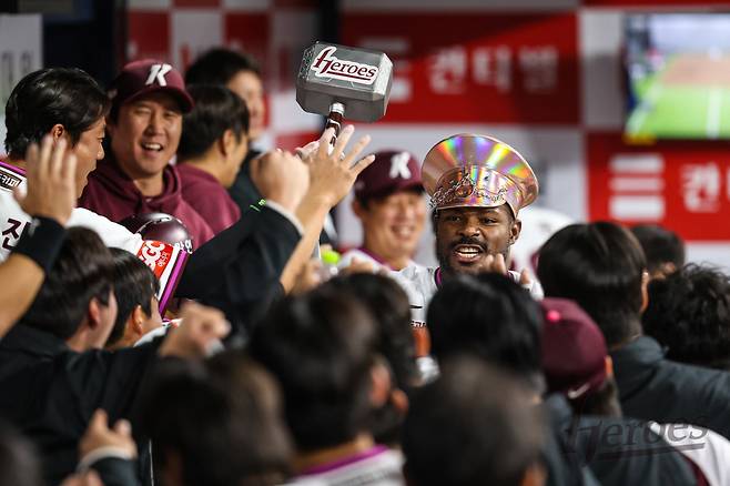 홈런을 친 후 세리머니 하는 야시엘 푸이그. 사진=키움 히어로즈