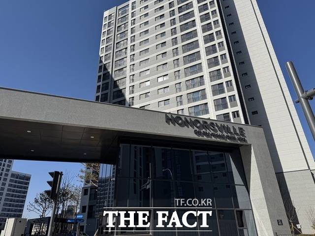 경남아너스빌 디센트는 SM그룹 계열사 경남기업이 공급하는 아파트다. 지하2층~지상 20층, 17개동, 총 1164가구다. /황준익 기자