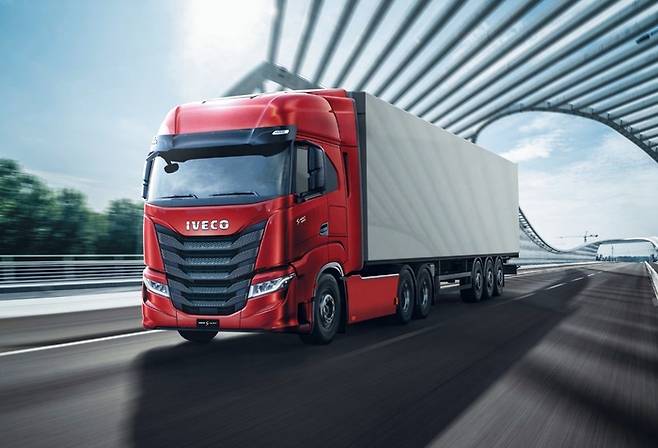 이베코 대형 트랙터 S-WAY.