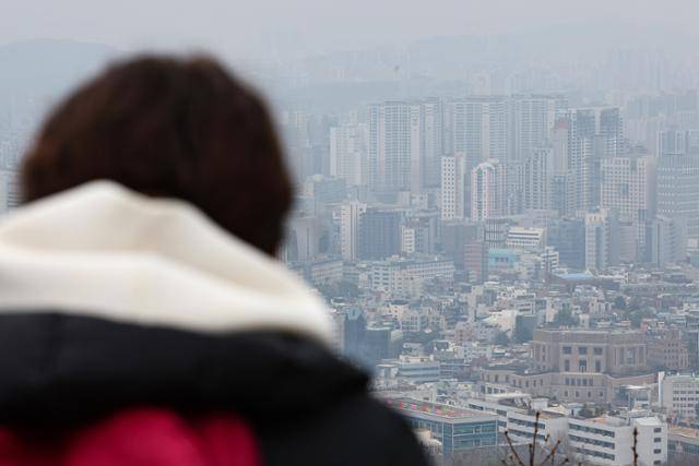 27일 서울 시내에서 바라본 아파트 단지 밀집지. 연합뉴스