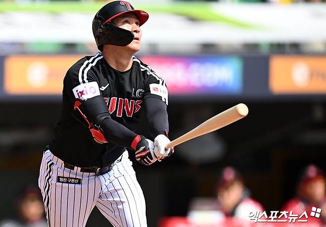 LG 내야수 오지환은 28일 창원 NC파크에서 열린 '2025 신한 SOL Bank KBO 리그' NC와 정규시즌 1차전에서 7회초 대타로 교체 출전했다. 팀이 3-2로 앞선 7회초 1타점 적시타로 공격에 활력을 불어넣었다. 엑스포츠뉴스 DB